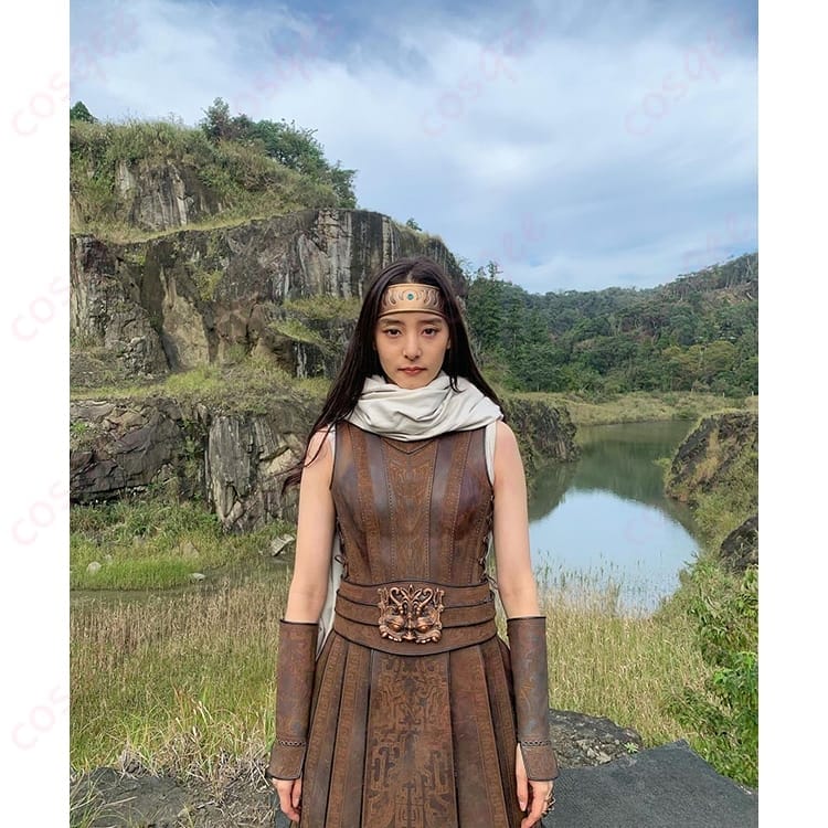 キングダム 摎の存在感を纏うコスプレ衣装 凛々しく決まる将軍スタイル - 1枚目の画像