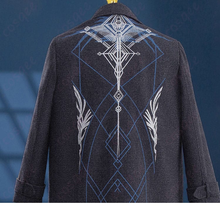 肩と袖の部分の装飾が詳細に強調された画像。レイの特徴的なデザインが分かります。