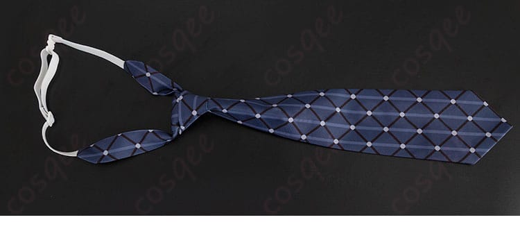 胸元の装飾やアクセサリーのディテールが見える画像。ファッション性の高いアイテム。