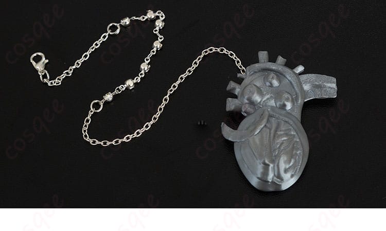 手袋の装飾やデザインの詳細が見える画像。レイのコスプレには欠かせないアイテム。