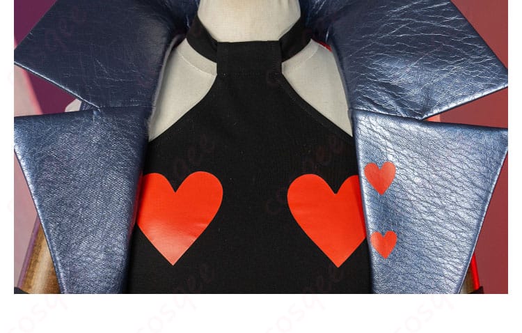 コスプレ衣装の領口装飾の詳細画像。ヴェルヴェットの衣装の美しい襟元を強調。