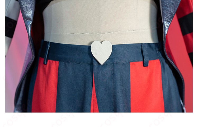 腰部のパンツ装飾の詳細画像。ヴェルヴェットキャラクターのコスプレ衣装のスタイリッシュな腰回りのデザイン。