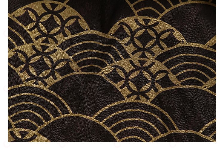 コスプレ衣装の図案部分、キャラクターの象徴的な模様。