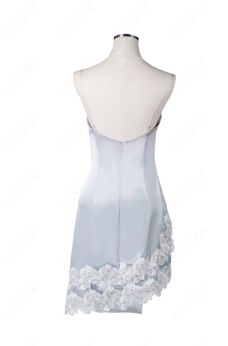 服装背面細節圖。コスプレ衣装の背面ディテールを詳しく見せ、デザインの美しさを強調しています。