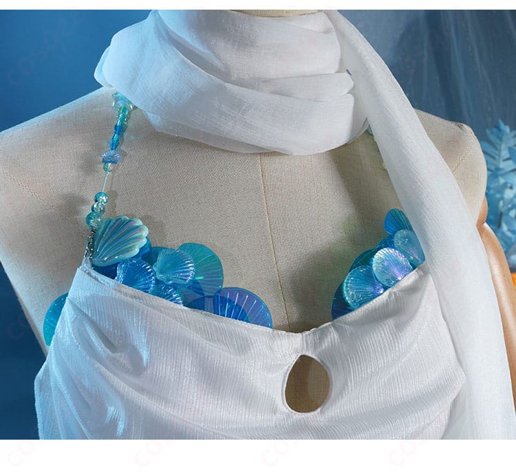 島主 L.L. の衣装に付けられた高級感溢れるマフラー装飾。細部まで完璧な再現。