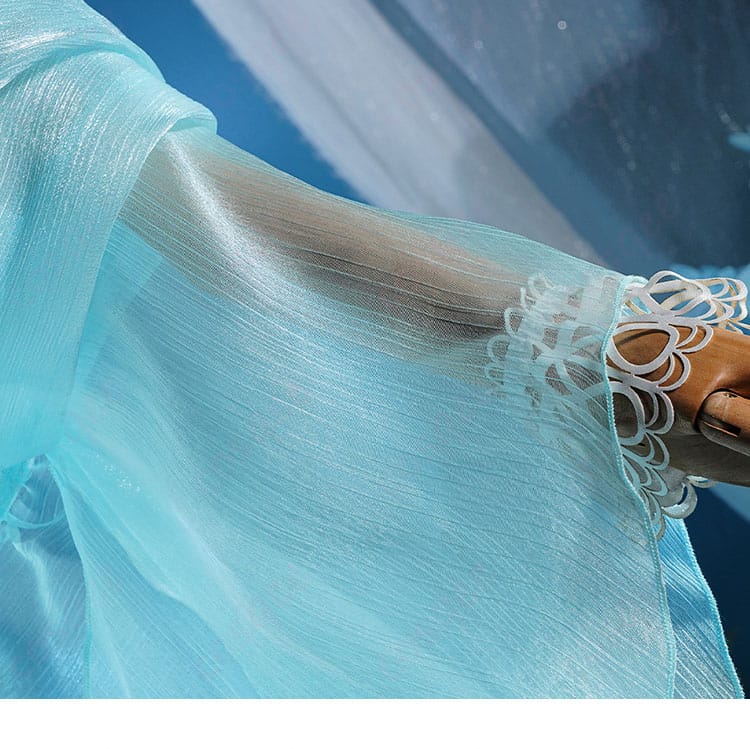 島主 L.L. コスプレ衣装の衣袖に施された繊細な装飾。美しい仕上がり。