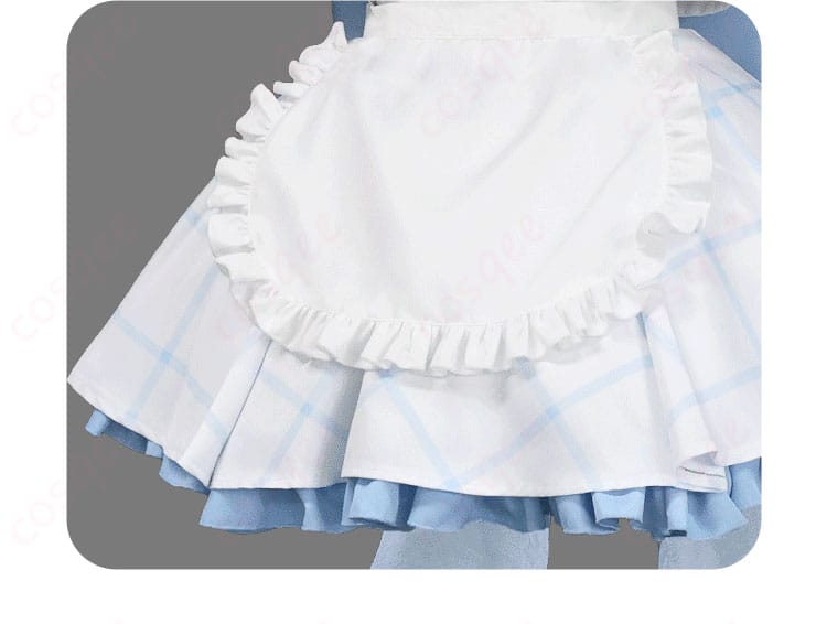 スカートとエプロンの装飾細部。ブルーアーカイブ霞沢ミユのセーラー服、コスプレ衣装の特徴的なデザイン。