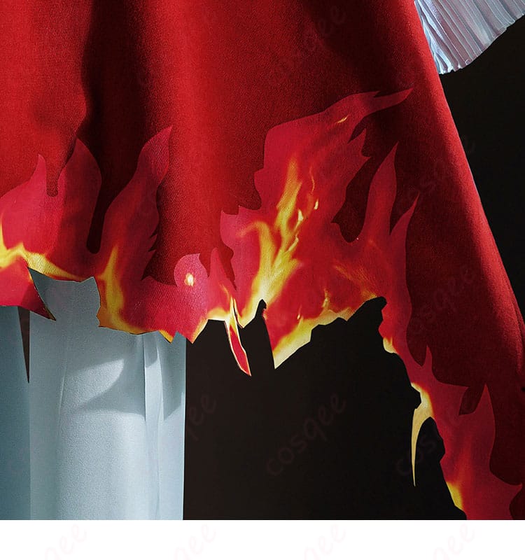 コートの炎の装飾、幻想的なデザインが目を引く。
