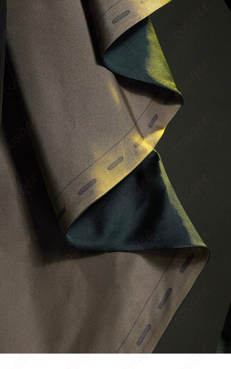 騎士コスプレ衣装の披肩部分の装飾ディテール。衣装全体を引き立てるエレガントな仕上がり。