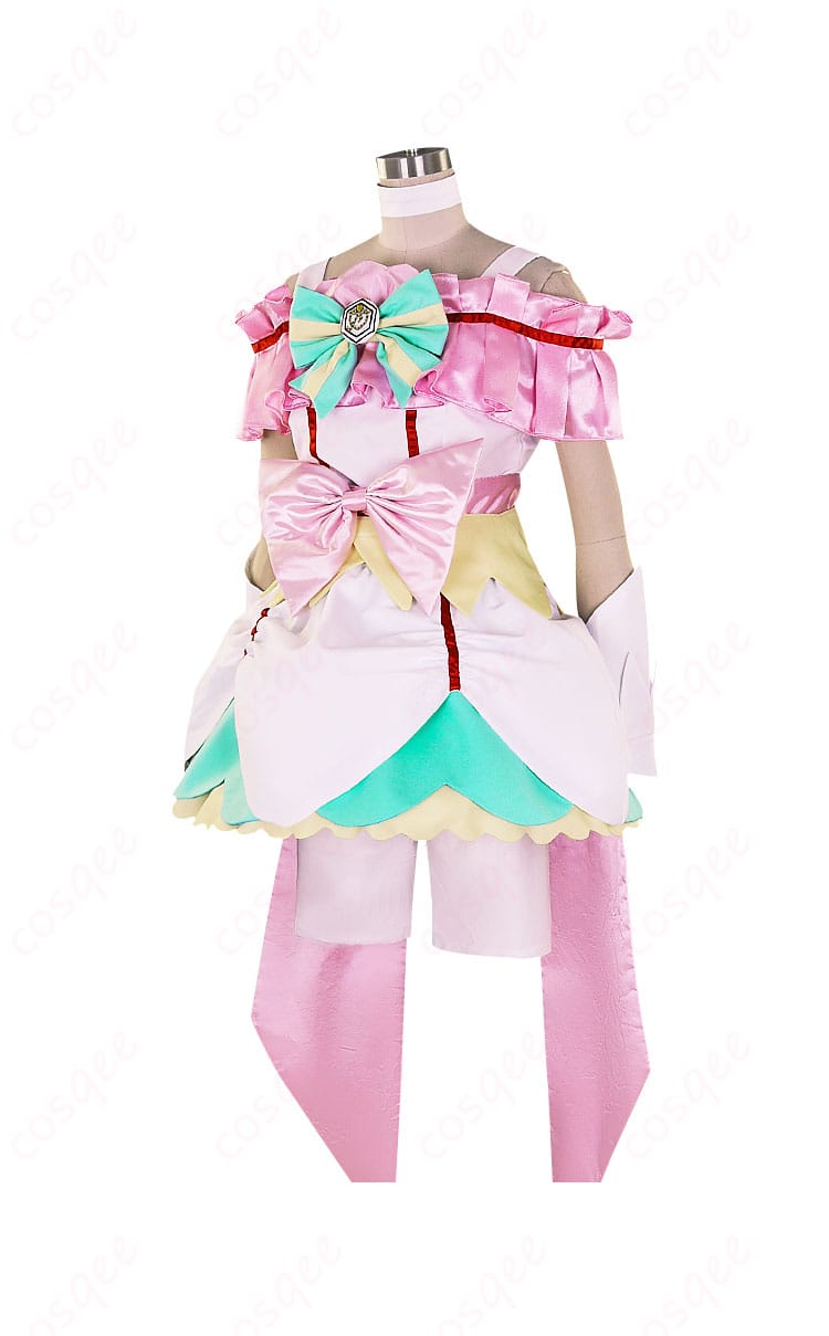 キュアエコーのコスプレ衣装、左側の全体像、映画のキャラクター衣装のディテール