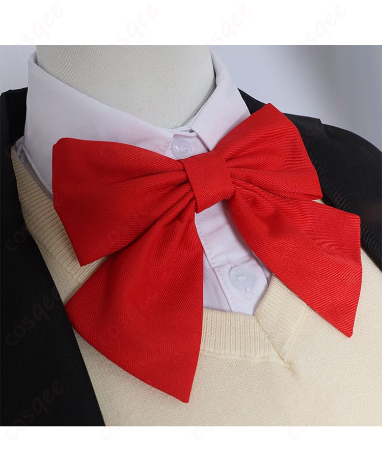 橘美花莉 制服コスプレ衣装の赤い蝶ネクタイの装飾。アクセントとなる華やかなデザインが魅力。