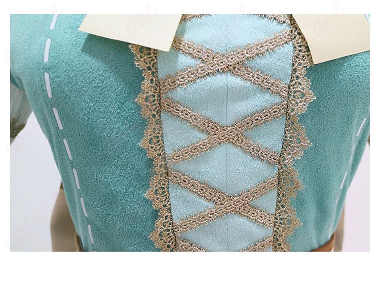 衣襟装飾の詳細画像 - ライスシャワーコスプレ衣装の衣襟部分の美しい装飾のアップ。