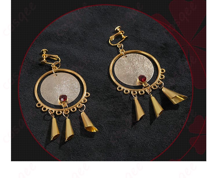 耳飾り装飾細部。耳飾りの精緻なデザインを詳しくチェック。