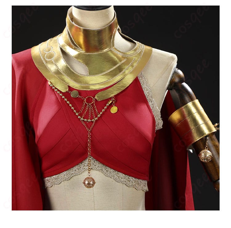 服装上衣の装飾細部。細かい刺繍やデザインのディテールをしっかりとチェック。