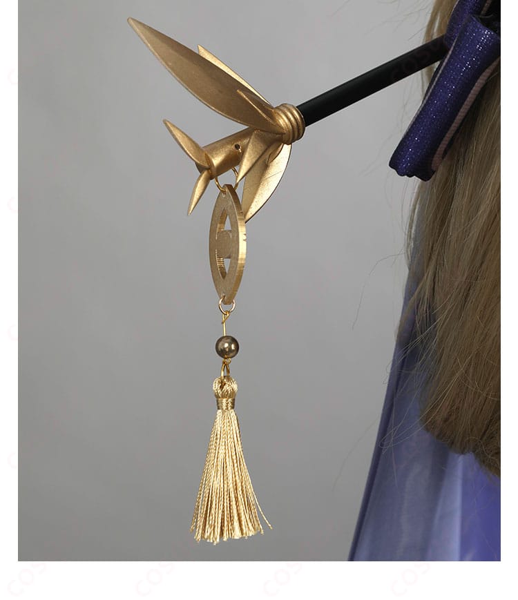 髪飾りの簪(かんざし)の美しいディテール。