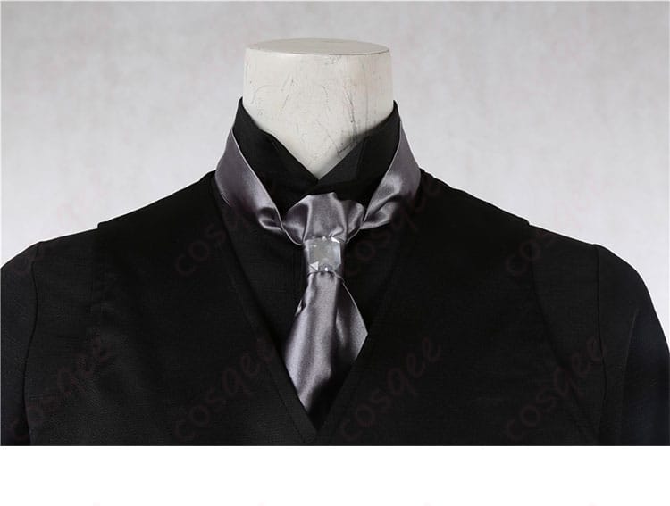 コスプレ衣装のネクタイ装飾の細部。イデア・シュラウドらしいエレガントなデザイン。