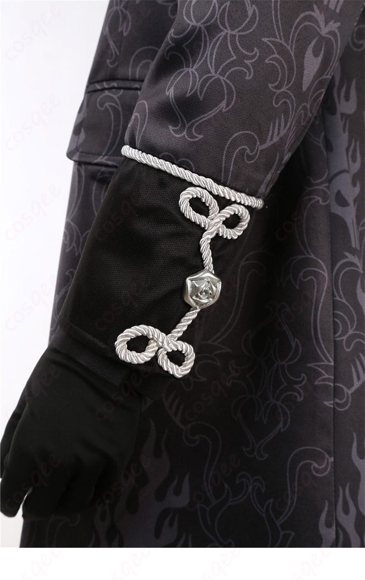 コスプレ衣装の袖の装飾細部。完璧な再現と細部まで配慮したデザイン。