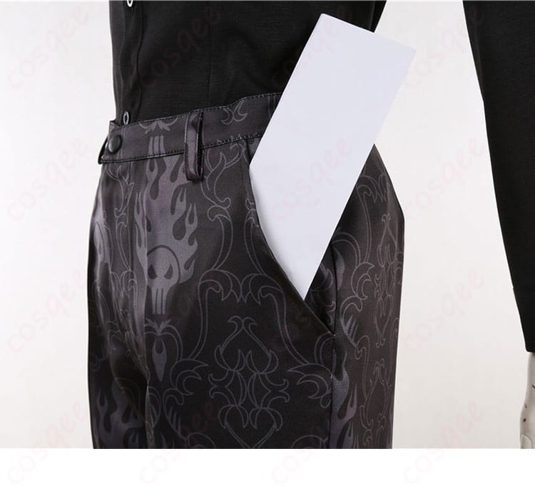 コスプレ衣装のパンツポケット装飾。衣装全体のデザインに調和したディテール。