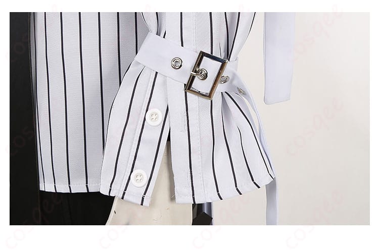 衣袖の装飾の詳細画像。コスプレ衣装のデザイン特徴