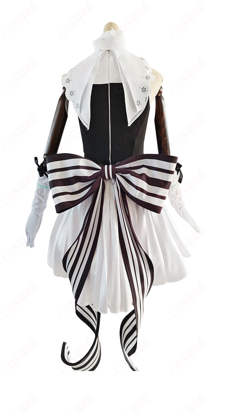 初音ミクシンフォニー2024 コスプレ衣装 商品背面の画像。背部の蝶結びや衣装のシルエットが美しく映る角度です。