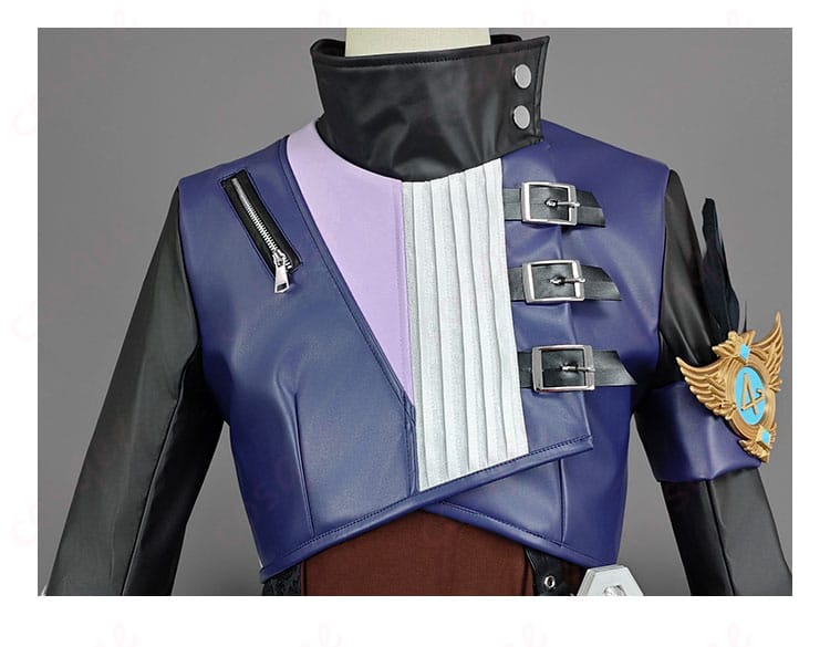 コスプレ衣装の上衣部分の詳細な装飾。第五人格のキャラクターを忠実に再現。