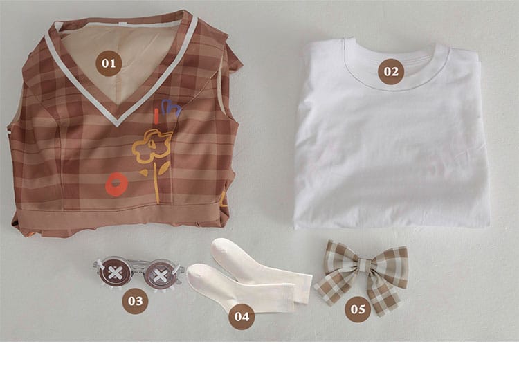 セット内容の展示。ワンピース、シャツ、メガネ、髪飾りなど、全て含まれています