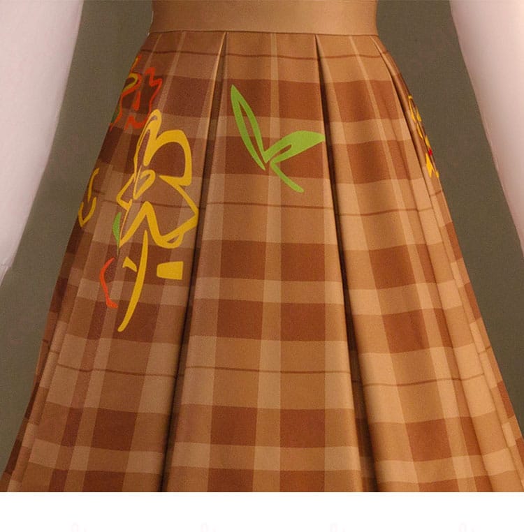 スカートの装飾ディテール。秋の遠足コスプレ衣装の華やかなデザイン