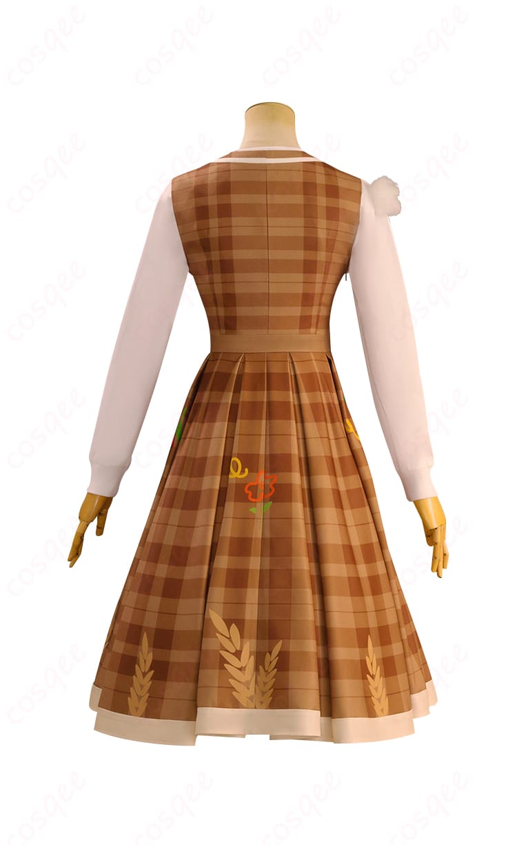 商品の背面図。美しい背面デザインと秋の遠足衣装の細部