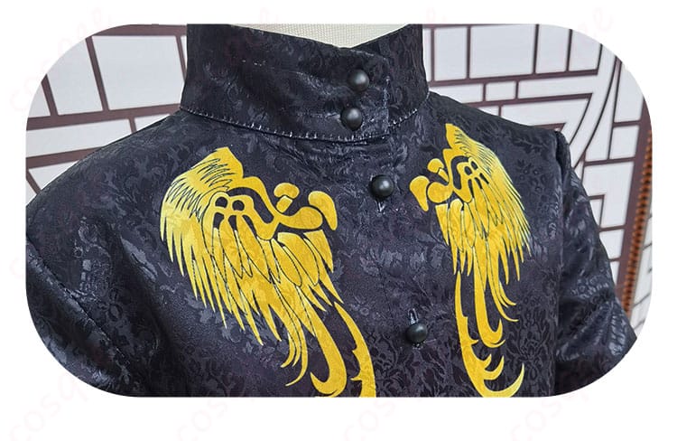 ツイステ コスプレ衣装 内搭シャツ 装飾の細部。刺繍やデザインが再現されている部分。