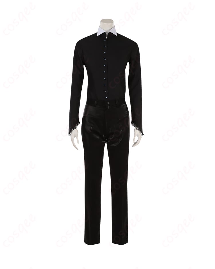 コスプレ衣装の内搭部分、シャツとズボンのディテール。細かい縫製と高いクオリティを実感。