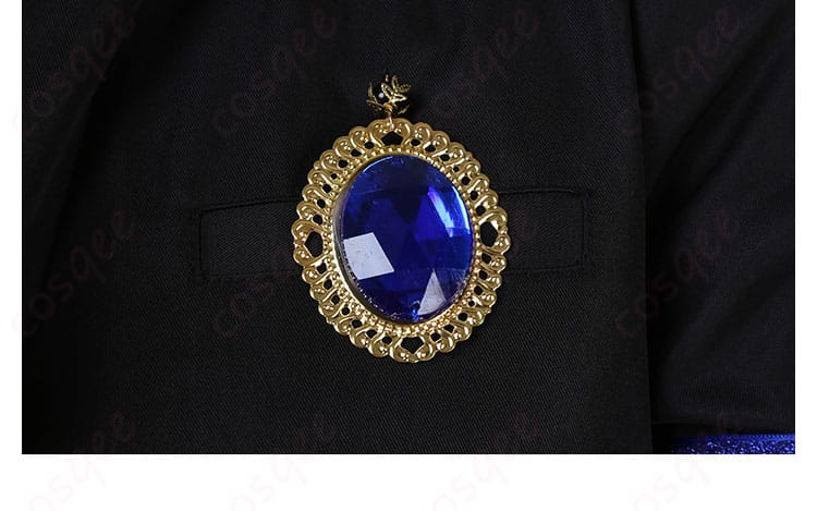 胸ポケットに施された宝石装飾のアップ画像