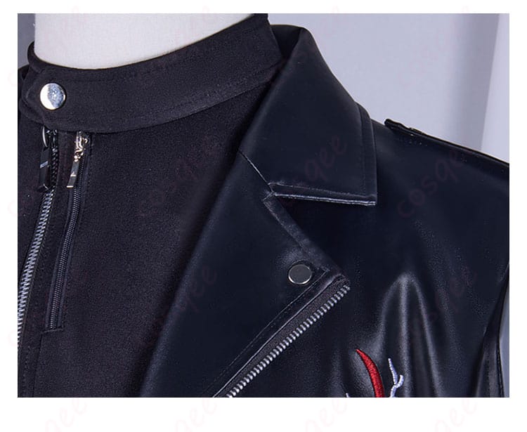 衣領の装飾細部。シンの衣装に付けられた美しい装飾、細かなディテールが引き立ちます。