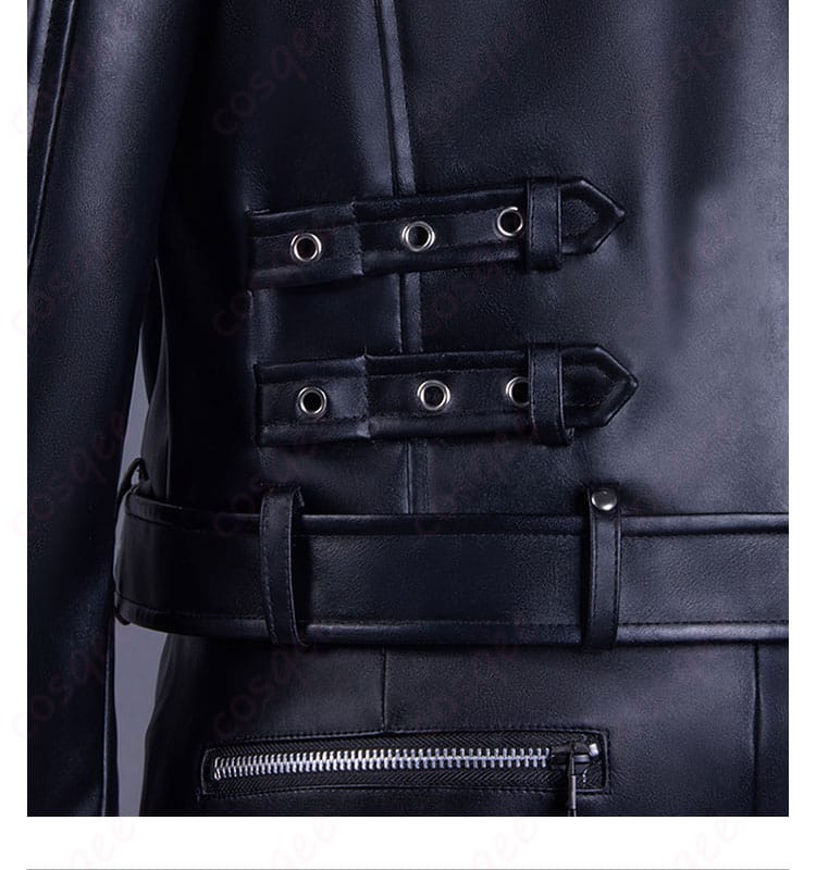 コスプレ衣装の背面の詳細。シンの衣装の後ろ姿に焦点を当てた一枚です。