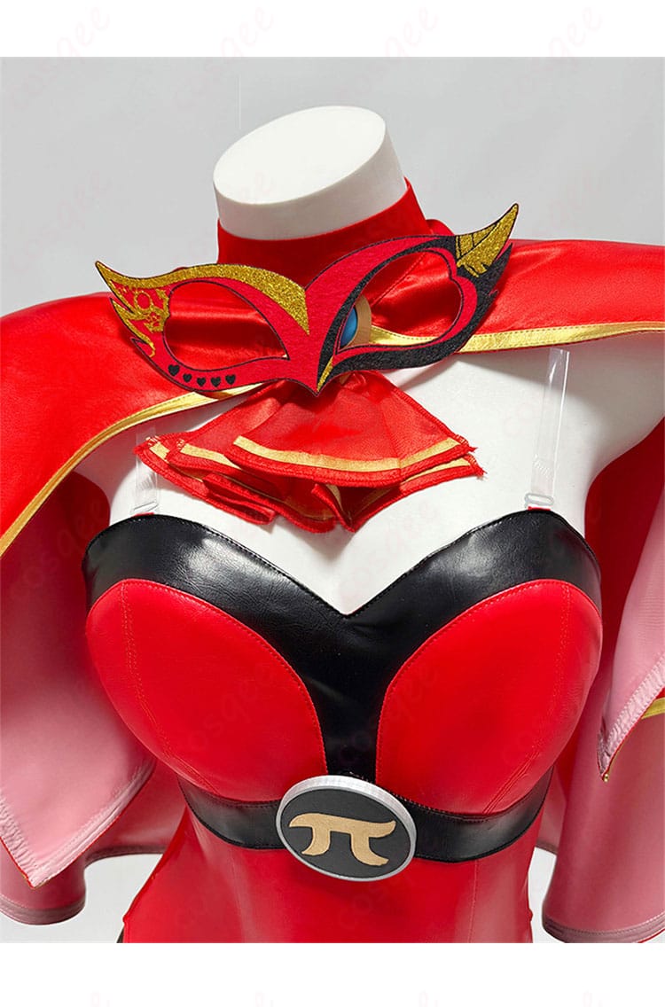 衣装の装飾部分のディテール画像。手袋やスカーフ、仮面の細部がはっきりと見えます。