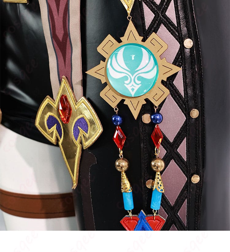 腰飾りのディテール。細部までこだわったデザイン。