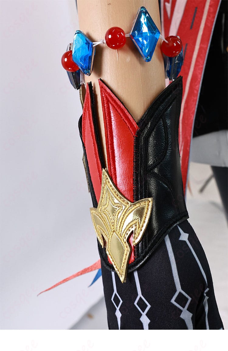 チャスカの首飾りと手袋の装飾ディテール。