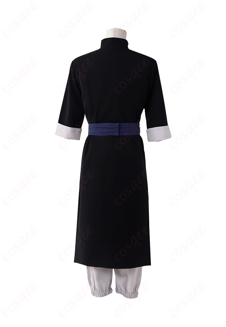 コスプレ衣装の背面装飾の細部。背中部分の装飾やディテールが見やすく示されています。