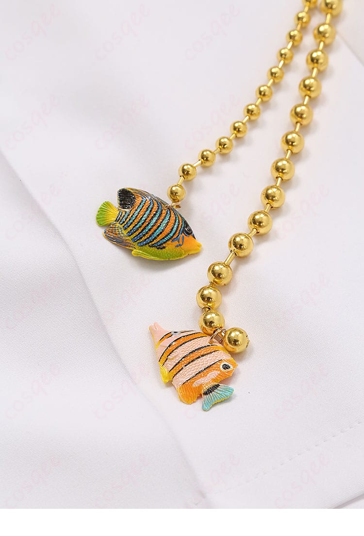 カルナ衣装の腰部の小さな魚型装飾、細かいディテールが魅力