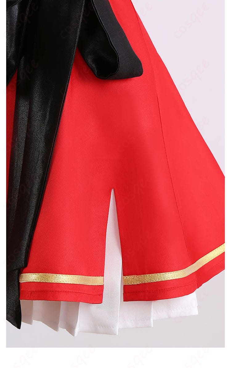 スカートの裾の装飾、朱城ルミのコスプレ衣装の細部、スカートの美しさを強調。