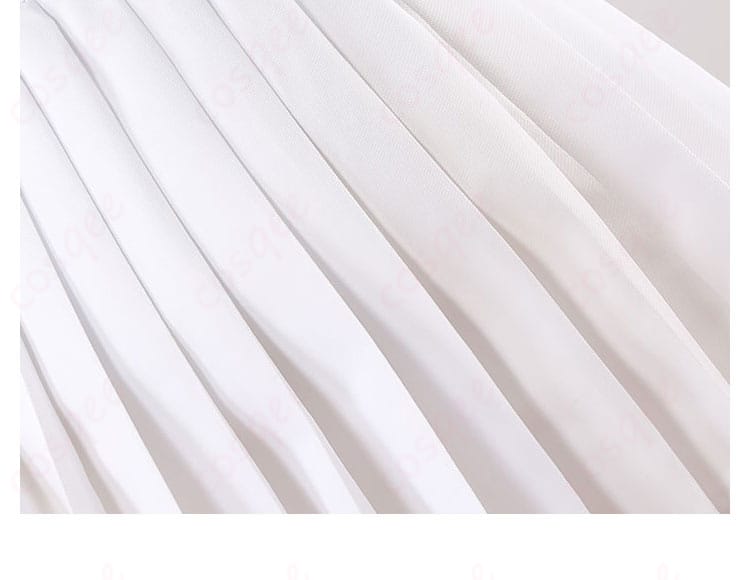 白いスカートのディテール、朱城ルミのコスプレ衣装の華やかな白スカート。