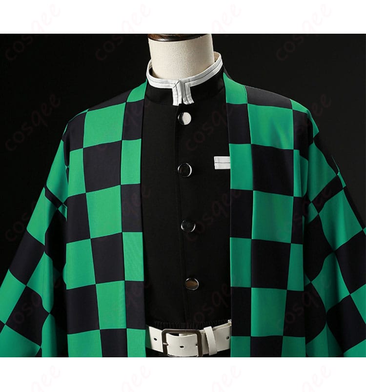 鬼滅の刃 竈門炭治郎 コスプレ衣装 服装の門襟装飾細部。刺繍やボタンのディテールが際立っています。