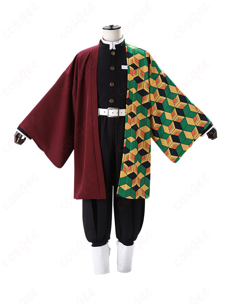 冨岡義勇のコスプレ衣装の正面から見た写真。刺繍入り隊服が特徴的で、ディテールが細かい。