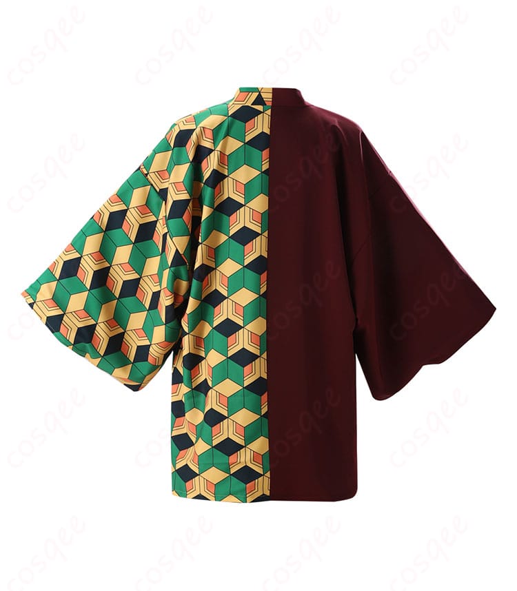 外套の背面ディテール。冨岡義勇のコスプレ衣装の背中部分に施された刺繍が美しい。