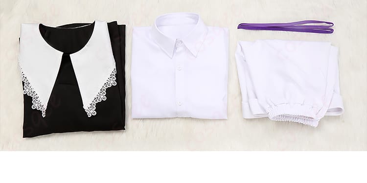 セット内容を展示した画像。コスプレ衣装に含まれるアイテムがすべて確認できる。