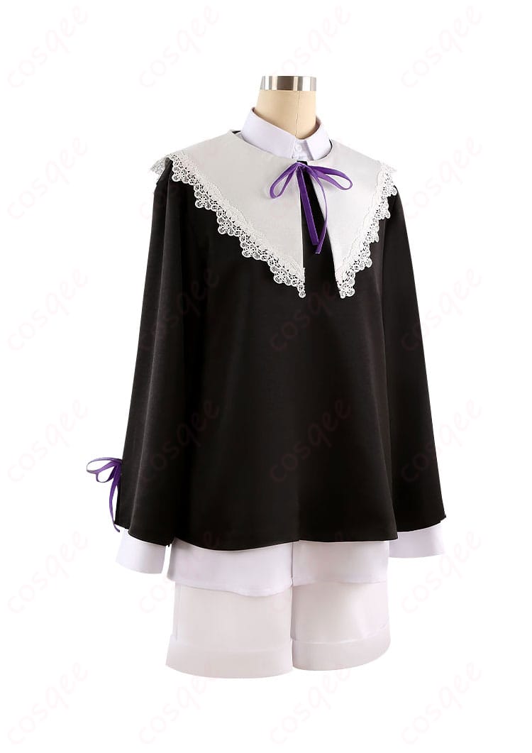商品右側の角度から撮影した画像。私服(幼少期)コスプレ衣装の立体感が際立つ。