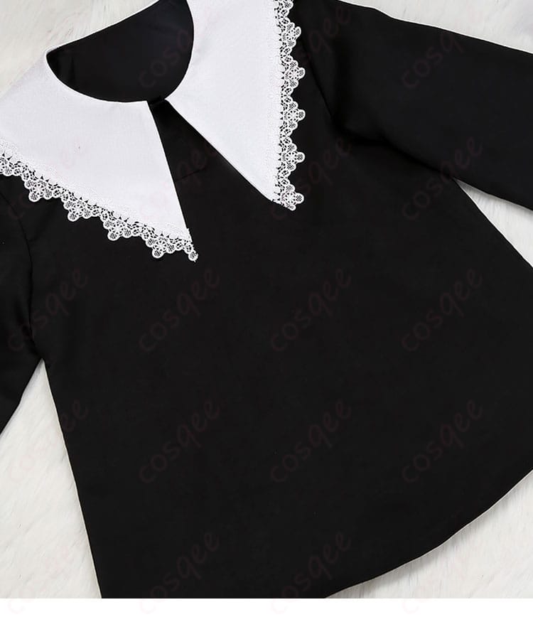 服の上衣部分の詳細。私服(幼少期)のデザインがしっかりと反映された部分。