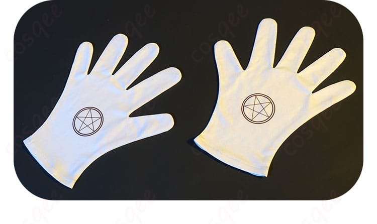 手袋の細部画像。アーカードのコスプレ衣装に合わせた手袋のディテール。