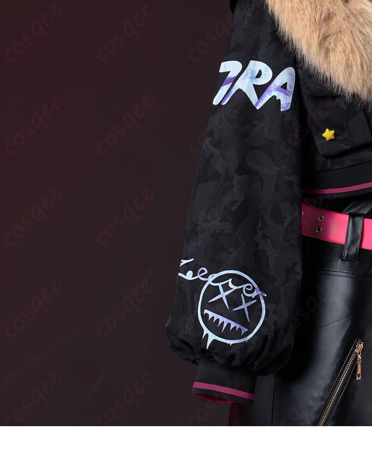 袖口の装飾、精緻な刺繍とデザインが特徴。