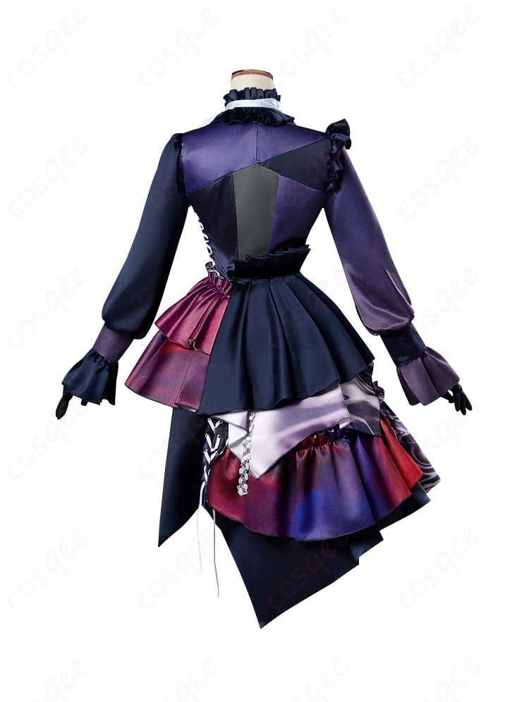 商品背面図。背面のディテールとフィット感が際立つコスプレ衣装。