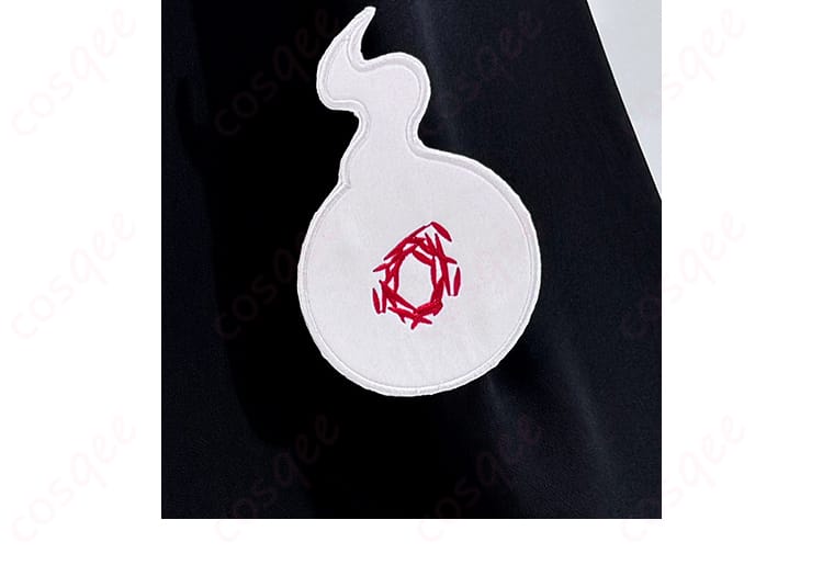 衣袖の肩部分の装飾詳細、上質な仕上がり。